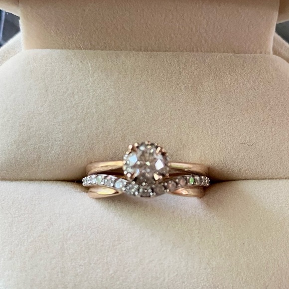 Glacier Fire Diamond Solitaire ring and Diamond contour wedding band - Picture 4 of 6